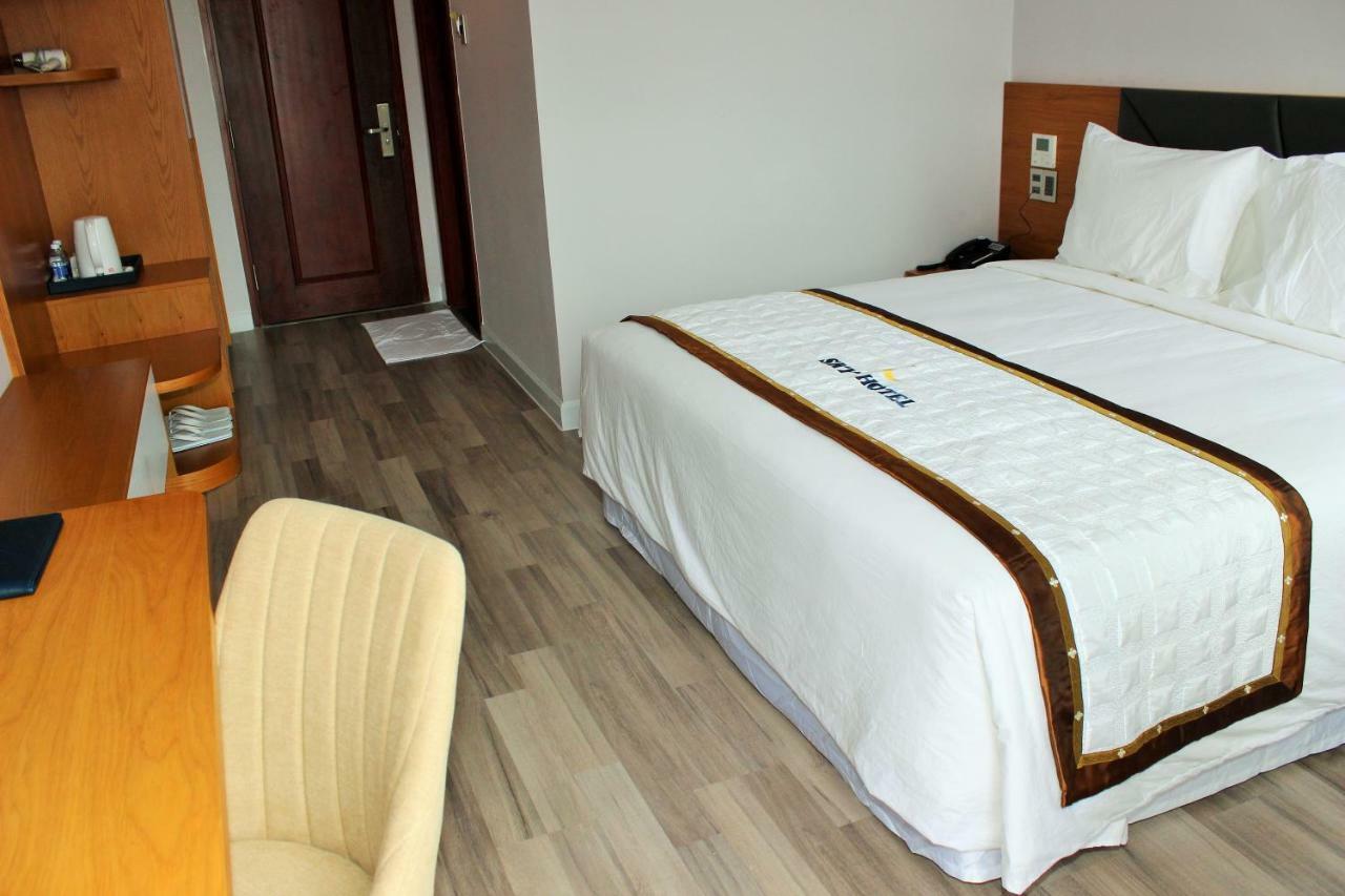 Sky Hotel Hong Ngu Bagian luar foto