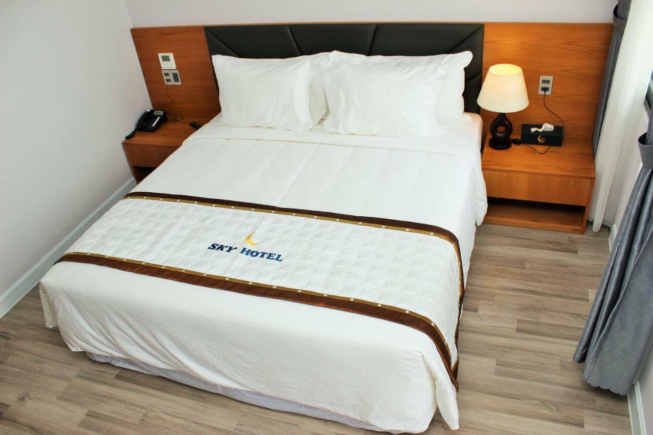 Sky Hotel Hong Ngu Bagian luar foto