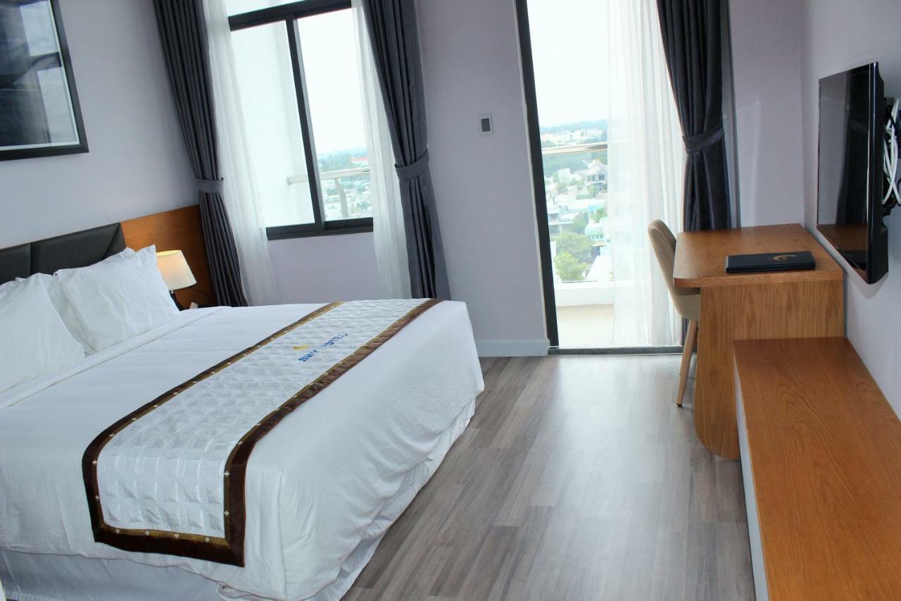 Sky Hotel Hong Ngu Bagian luar foto