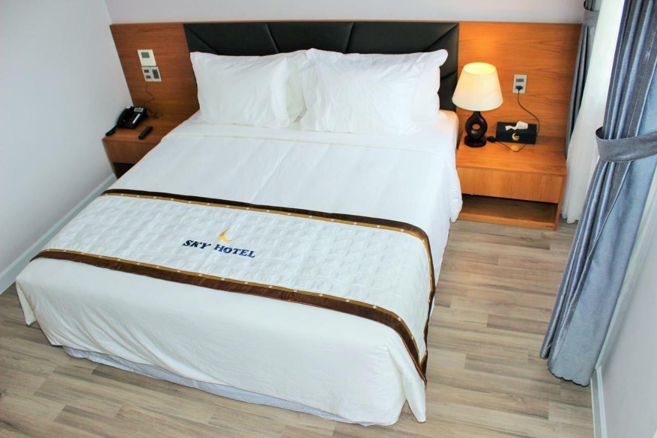 Sky Hotel Hong Ngu Bagian luar foto
