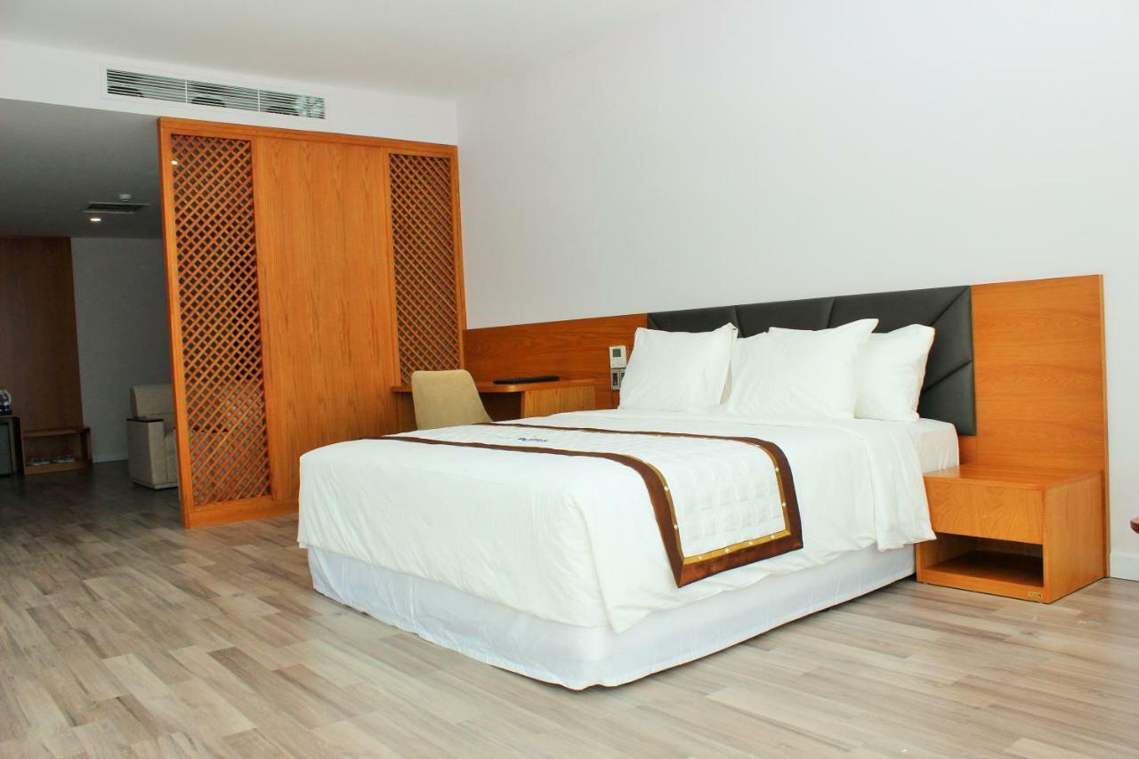 Sky Hotel Hong Ngu Bagian luar foto